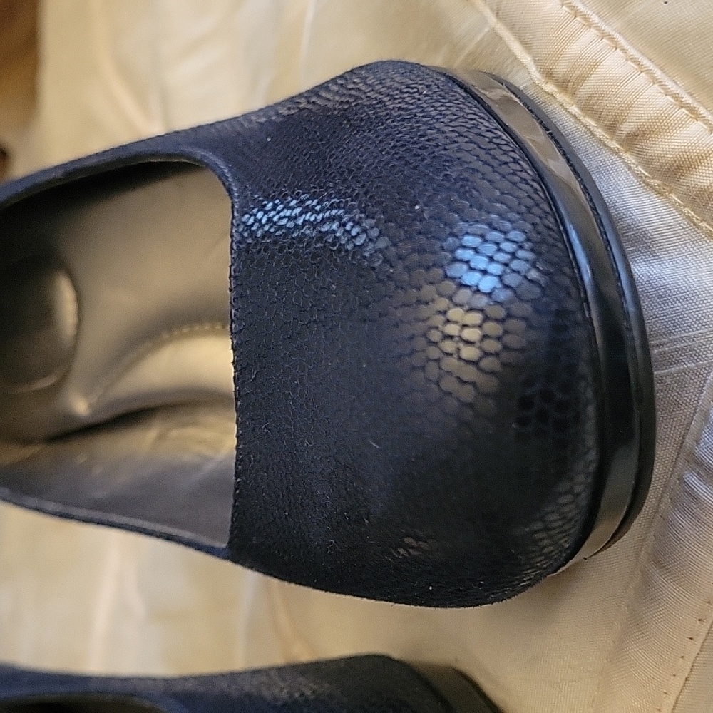 Shoes - Picture 6 of 7